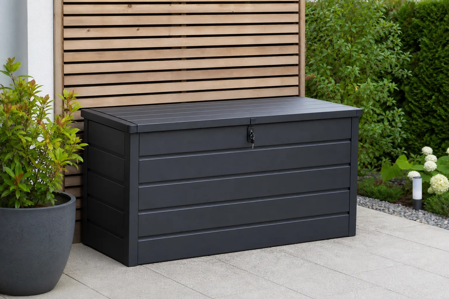 Auflagenbox abschliessbar: Sicherheit fuer Polster und Gartenaccessoires